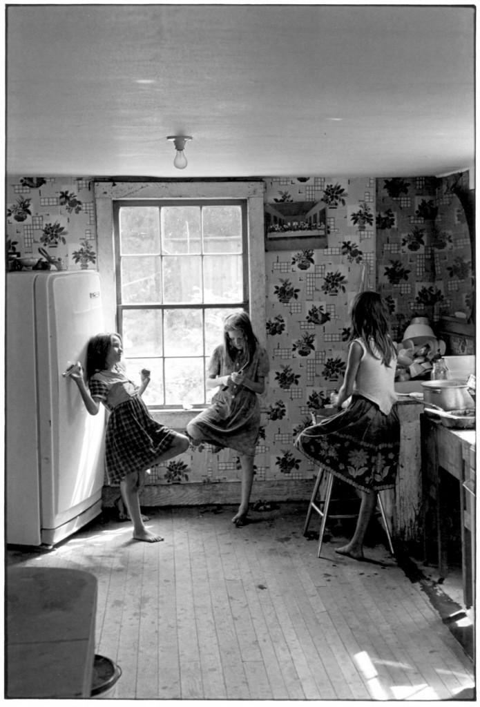 Three girls in kitchen, © William Gedney 