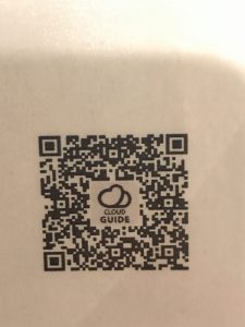 Der Code am Aufsteller samt Handyschatten