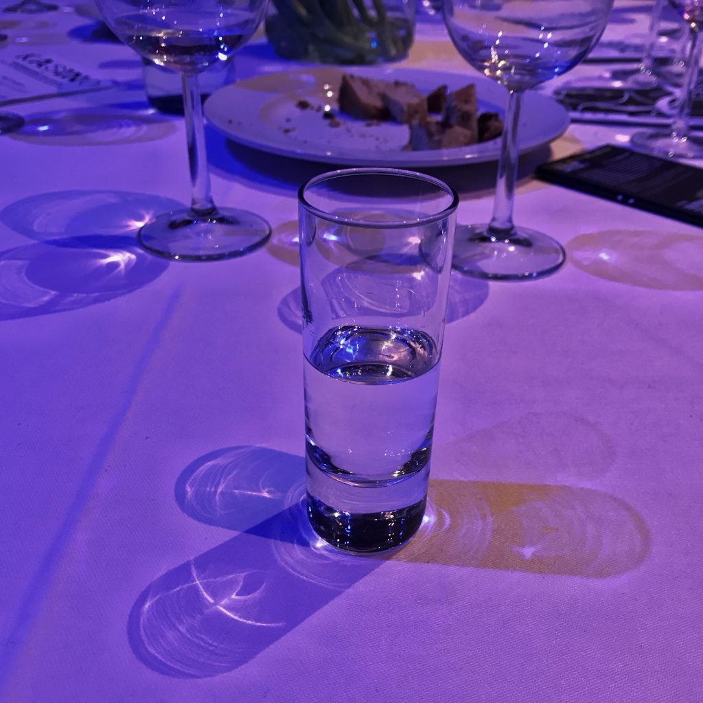 Ein Glas Apfelschnaps